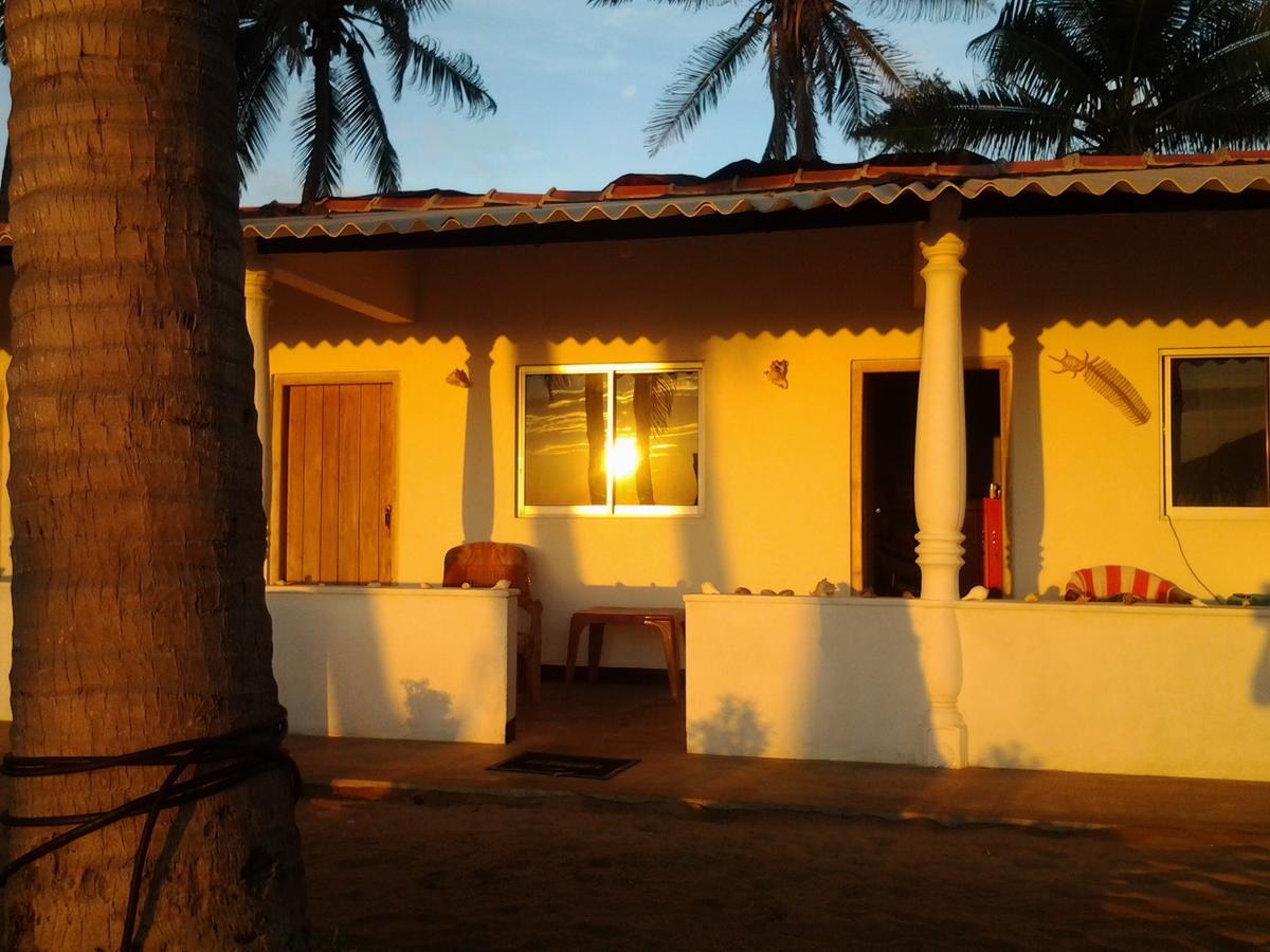 Dolphinchilling Hotel Alankuda Exterior photo